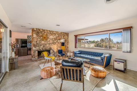 Private Desert Experience w/ Pool, Hot Tub & Stars