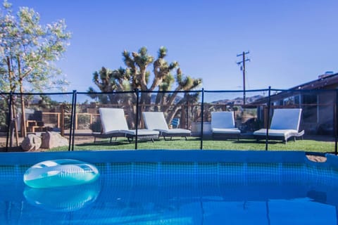 Private Desert Experience w/ Pool, Hot Tub & Stars