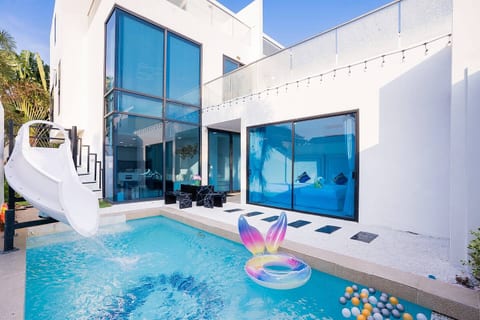 Your Days Pool Villa – Everyday’s a Holiday