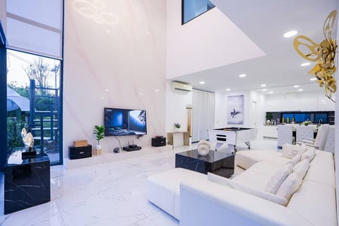 Your Days Pool Villa – Everyday’s a Holiday