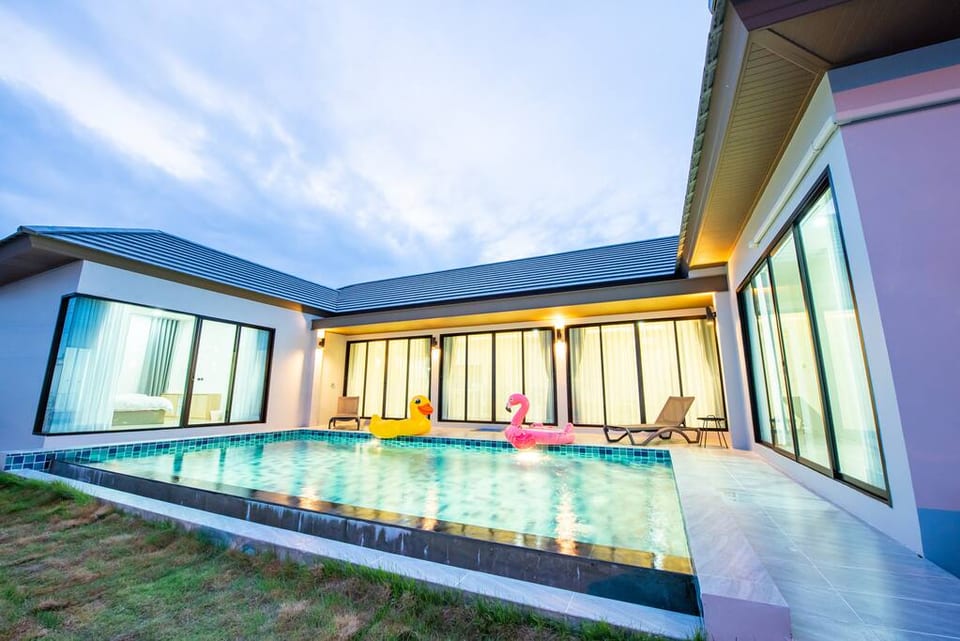 Aurora Villa Pattaya - Villa de lujo de 4 habitaciones con piscina - Pattaya City