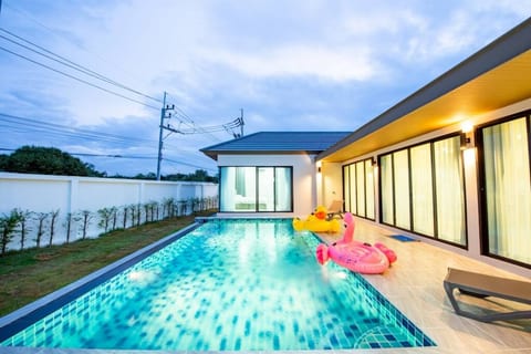 Verdant Villa Pattaya - Luxury 4BR Pool Villa