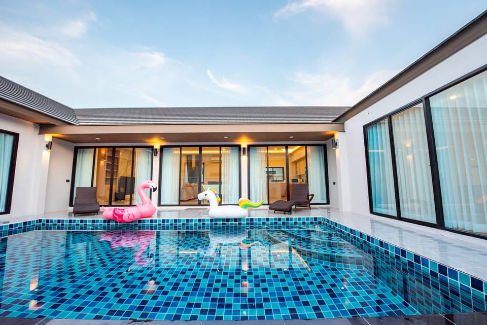 Verdant Villa Pattaya - Villa de lujo de 4 habitaciones con piscina - Pattaya City