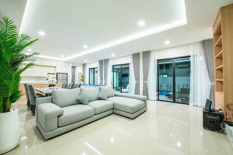 Verdant Villa Pattaya - Luxury 4BR Pool Villa