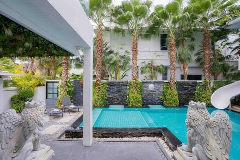 My Emerald Pool Villa Pattaya 7BR Luxury Stay