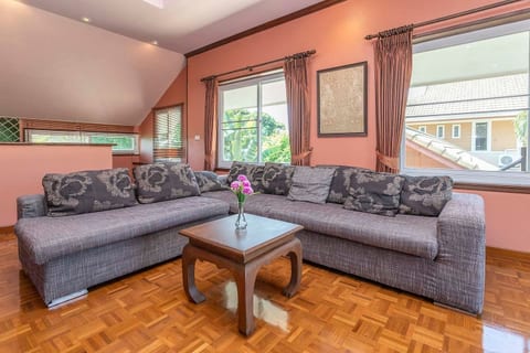 Studio Apartment w/ Pool View at Boutique Resort