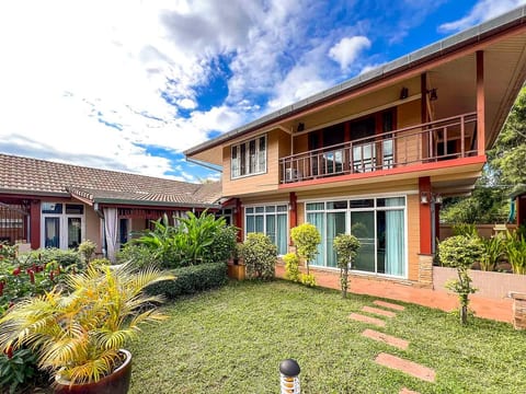 4 BR Home at Resort w/ Shared Pool