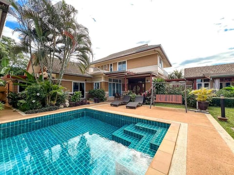 4 BR Home at Resort w/ Shared Pool