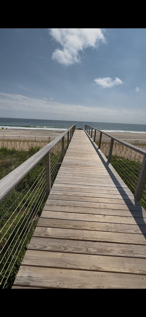 OCEAN FRONT PRIVATE WALK TO BEACH