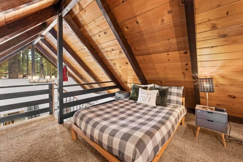 Walk To Conv Center • Fire Pit • BBQ • EV Charger
