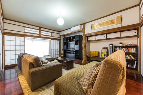 Samurai House | Classic Family Home in Shinjuku