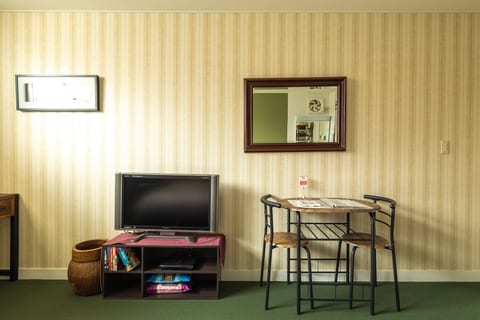 Yoyogi Ivy | Studio with King Sized Bed