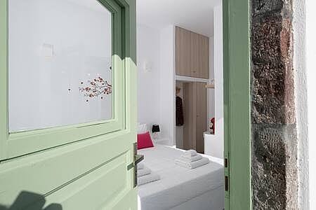 White Orchid Studio with Sea and Mountain View