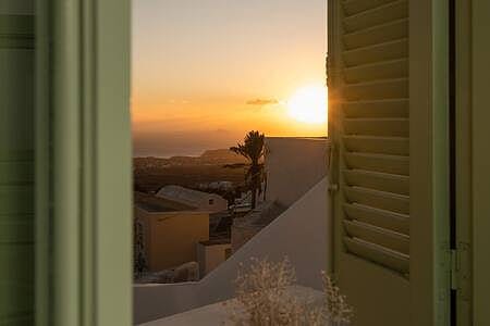 White Orchid Studio with Sea and Mountain View