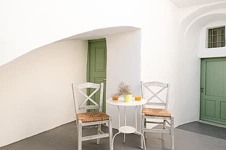 White Orchid Cave House & Studio