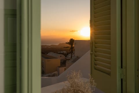 White Orchid Cave House & Studio