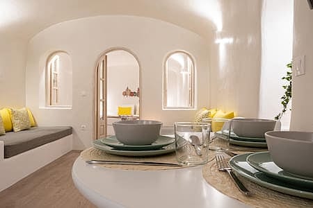 White Orchid Cave House & Studio