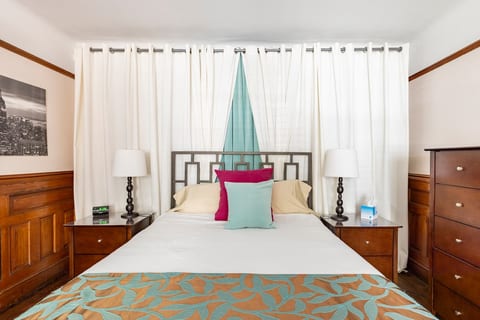 Guestroom Suite - Private Bathroom - Own Entrance image 3