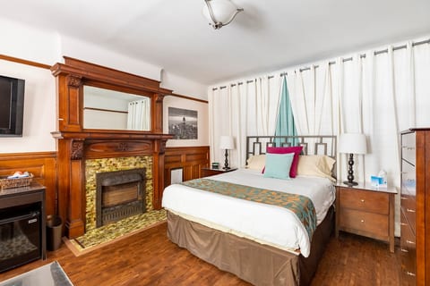 Guestroom Suite - Private Bathroom - Own Entrance image 5