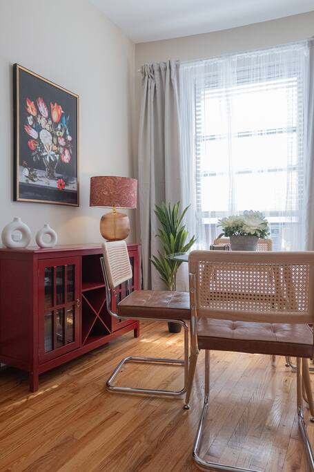*Bright 2BR apt - 2 blocks to Central PARK West*