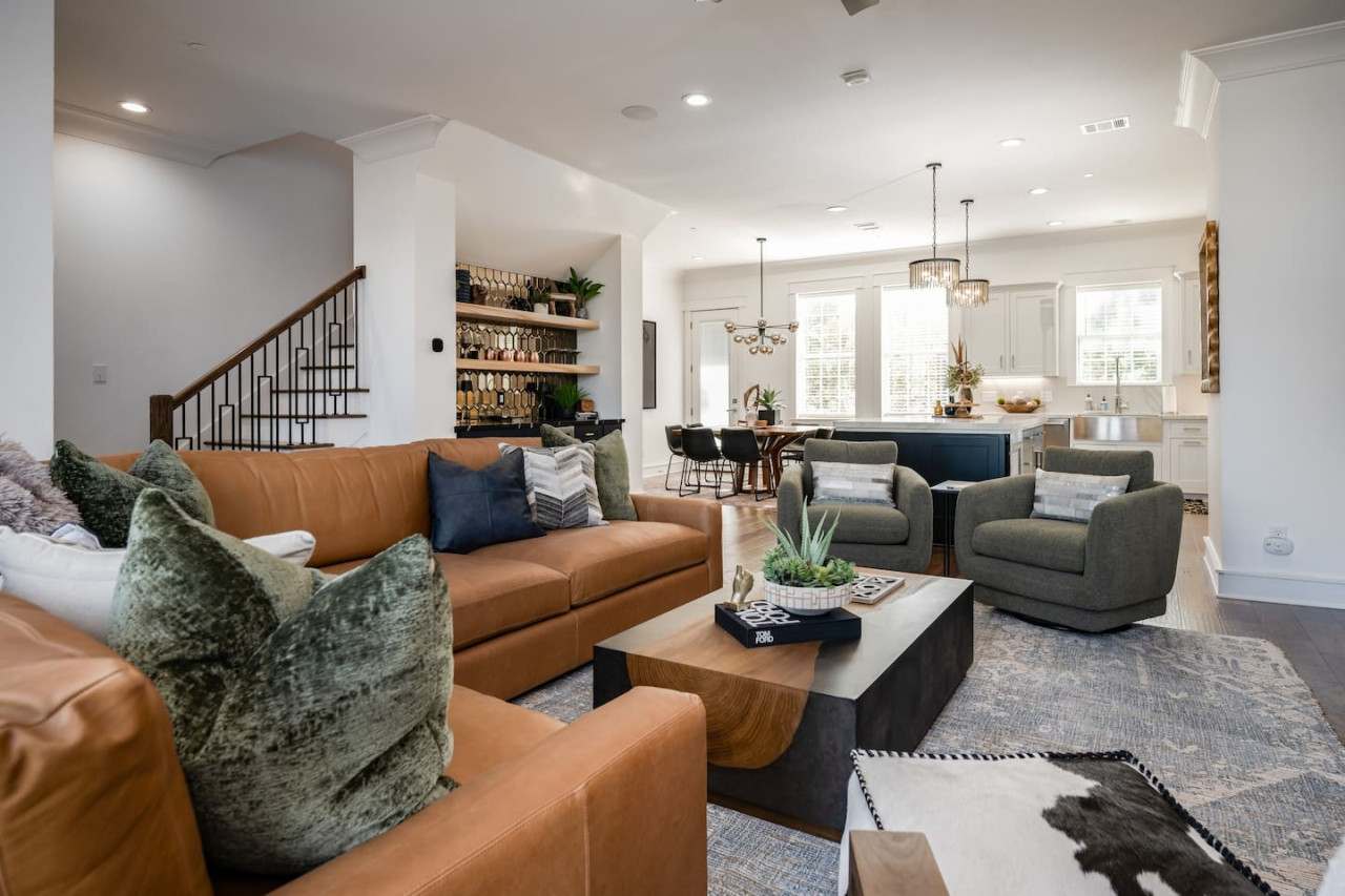 Open concept living room, seating for 8