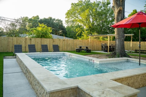Plunge pool to relax and unwind in. Can be heated in the winter months!