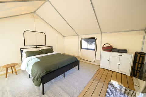 Elegant Tent Escape | Mountain Serenity Awaits