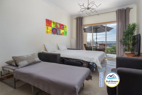 BnB Homes Eco Apartment with terrace & Swim pools