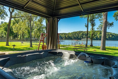 Elmwood Revival | Lakeside | Hot Tub | + More!