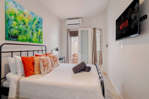 Historical Old SanJuan Spanish style private Patio