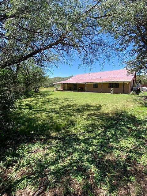 Pet-Friendly Casa Luna • BBQ, Fire Pit & Pool