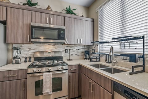 Entire Home 4BR & 2.5BA Surprise Downtown AZ WiFi