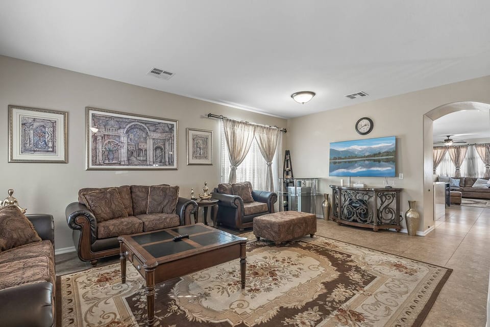 Entire Home 4BR & 2.5BA Surprise Downtown AZ  WiFi - Surprise