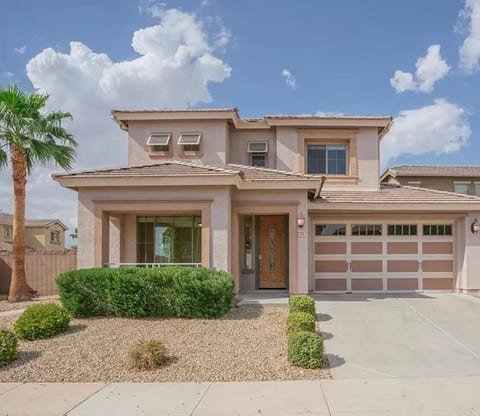 Entire Home 4BR & 2.5BA Surprise Downtown AZ WiFi
