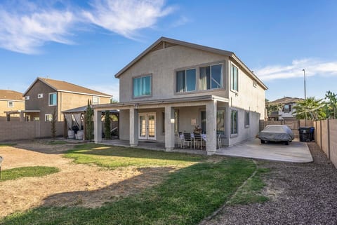 Spacious Entire Home 4B & 2.5B in Avondale Arizona