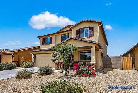 Cute and Cozy Homes in Buckeye 4BR & 2BA