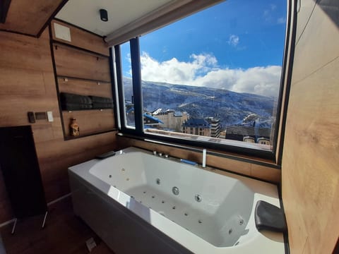 SnowGranada Love Jacuzzi Monica House