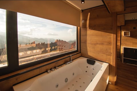 SnowGranada Love Jacuzzi Monica House