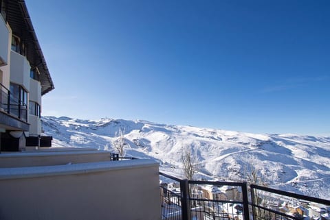 SnowGranada Los Valles Daniela Parking+Telesilla