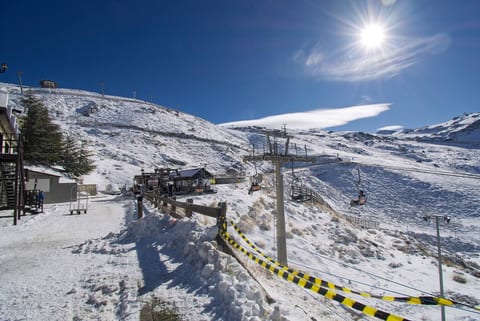 SnowGranada Los Valles Daniela Parking+Telesilla