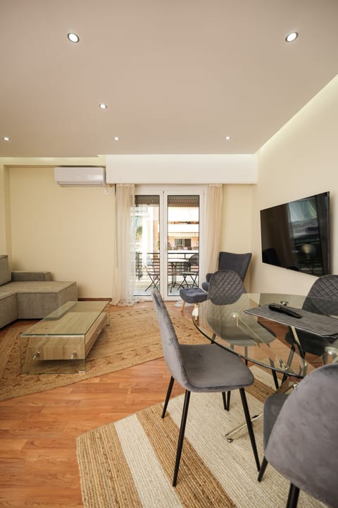 Sunny Filolaou Penthouse , Heart of Pagrati