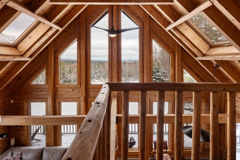 Rustic, cozy log cabin in Jay, VT ~2 mi Jay Peak image 1
