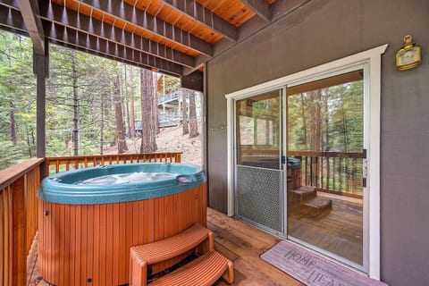 Arnold Forest Cabin • Hot Tub, Sauna & Game Room