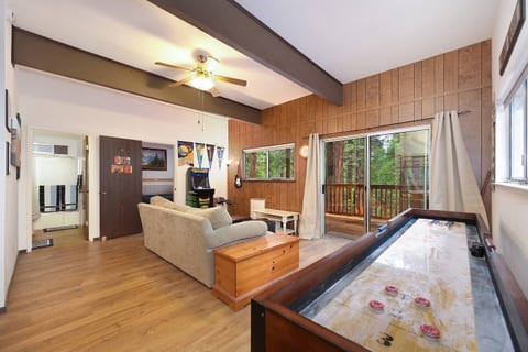 Arnold Forest Cabin • Hot Tub, Sauna & Game Room