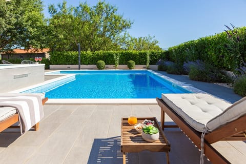 Villa Dali – Private Pool & Jacuzzi, Near Split