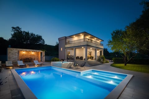 Villa Dali – Private Pool & Jacuzzi, Near Split