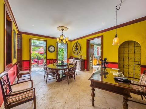 Villa Regina Bella-Historic Beauty in Frederiksted