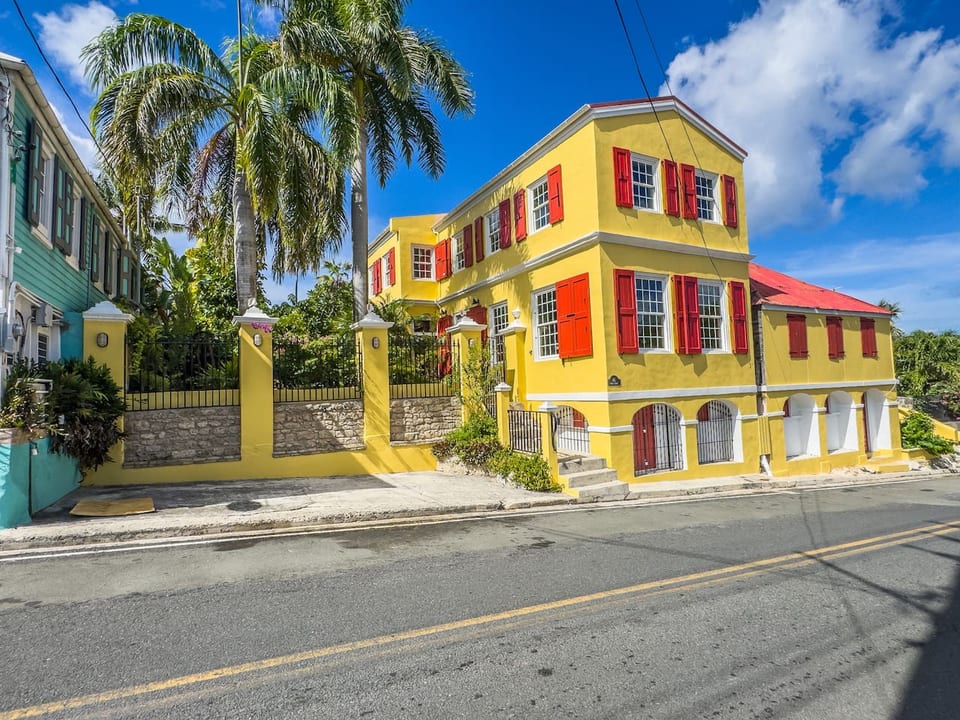 Villa Regina Bella-Historic Beauty in Frederiksted - Frederiksted