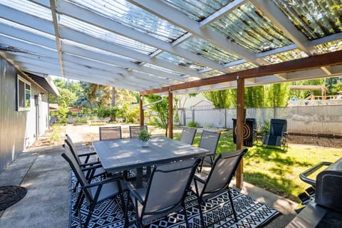 3/2 in Milwaukie - Quiet location, Free Parking!