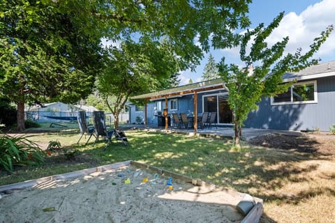 3/2 in Milwaukie - Quiet location, Free Parking!